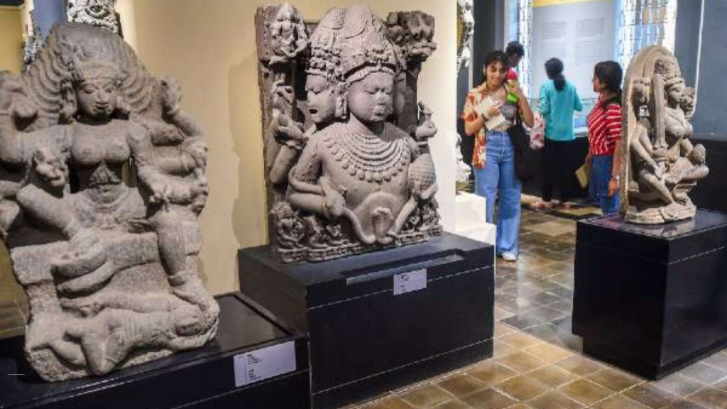 PM Modi unveils Yuge Yugeen Bharat National Museum