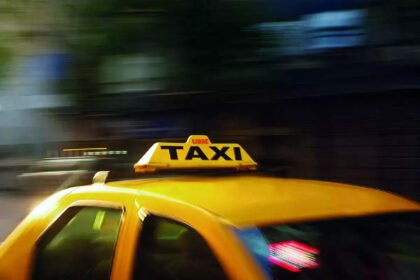 Bangalore Cab driver extorts money and gold from female passenger
