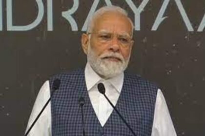 PM Modi Gets Emotional Addressing Chandrayaan-3 Heroes in Bengaluru