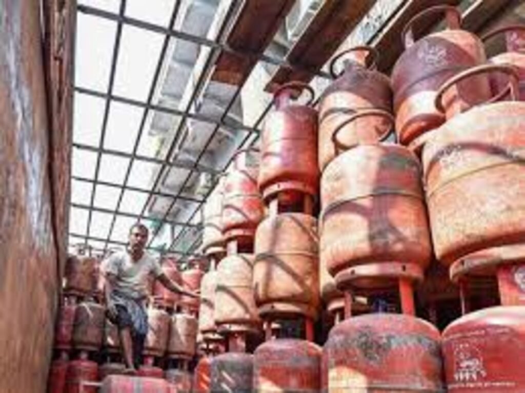 Domestic LPG Price Reduction Followed by Commercial LPG Price Cut of Rs 158