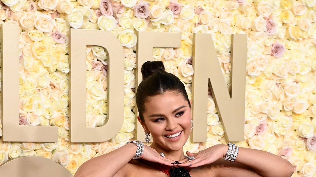 Selena Gomez Shines at Golden Globe Awards 2024 Express Hunt